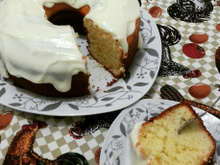 Bolo de iogurte com cobertura de limão