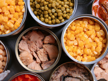 Essa é a única coisa que você precisa saber para comprar alimentos em lata saudáveis (sim, eles existem!)