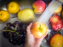 Como lavar frutas e verduras corretamente e de forma eficaz
