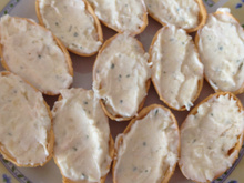 Salada de maionese pastosa para comer na barquinha
