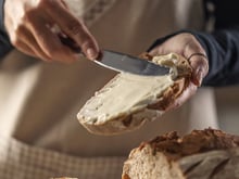 Nem manteiga, nem geleia: o melhor acompanhamento para passar no pão e na torrada no café da manhã