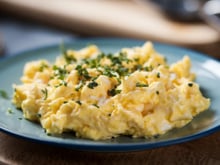 Ovos mexidos cremosos e com um toque extra de proteína: a dica do TudoGostoso é adicionar esse ingrediente que você já deve ter em casa