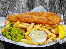 Fish and chips: peixe frito com batata, o clássico britânico