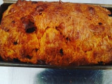 Cake com noz e queijo tipo rockfort francês