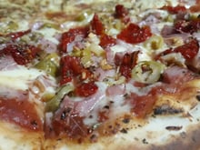 Massa de pizza com borda recheada