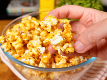 Eu fazia pipoca doce grudenta até descobrir o segredo para ficar crocante de verdade