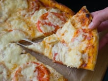A pizza congelada nunca mais será a mesma: 4 chefs revelam truques para deixá-la muito mais saborosa