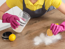 O que o bicarbonato de sódio, o vinagre e o suco de limão fazem quando misturados: 3 usos domésticos poderosos