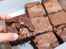 Graças ao TudoGostoso eu finalmente entendi como deixar uma casquinha crocante no meu brownie
