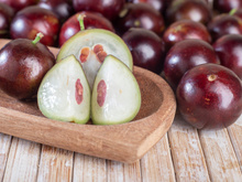 Grande parte dos benefícios da jabuticaba está na casca: descubra o que a fruta queridinha de tantos brasileiros pode fazer pelo sua saúde e corpo