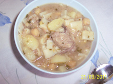 Sopa de grão-de-bico e costelinha