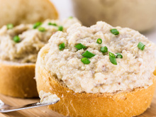 O segredo para um lanche saudável é essa pastinha de frango fit: recheio gostoso e com poucas calorias