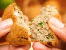 Sobrou churrasco? Esta receita do TudoGostoso transforma as carnes em um bolinho crocante e delicioso