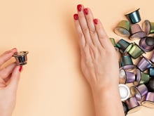 Não aguenta mais acumular cápsula de café? A gente te ensina como acabar com esse problema, é muito mais barato do que você pensa!