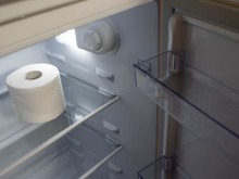 O que significa colocar um rolo de papel higiênico na geladeira? Truque caseiro tem resultados surpreendentes