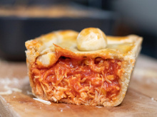 Massa de empadão com APENAS 2 ingredientes é cheia de sabor e derrete na boca