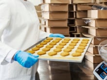 Tradicional fábrica de biscoitos com mais de 6 décadas toma decisão drástica que afeta quase 500 funcionários