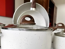 As panelas de cerâmica mais bonitas do mercado estão com quase R$ 300 de desconto e você precisa levá-las para casa