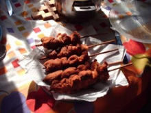 Espetinhos de frango com provolone