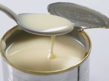 É verdade que leite condensado vira leite? Experimento viraliza nas redes sociais e a gente tira todas as suas dúvidas!