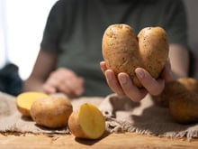 Eu achava que era normal a batata brotar, até descobrir essas dicas da vovó para conservá-la por mais tempo