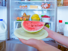 Por que não pode comer melancia à noite? Descubra no TudoGostoso!