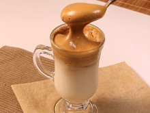 A receita de café que parou a internet em 2020 continua conquistando novos fãs por ser fácil e cremosa