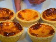 Empadinha de leite condensado com 3 ingredientes: ninguém achou que iria funcionar, mas ficou uma delícia