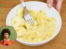 Veja por que é benéfico amassar uma banana antes de comê-la