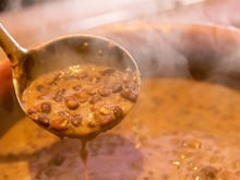 Receita de feijão com ingredientes polêmicos que eu não acreditei que daria certo, mas paguei a língua!