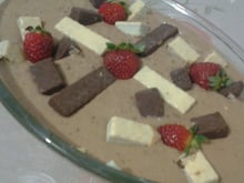 Torta de bis com morangos