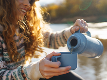 Cansei de tomar café frio e comprei uma destas garrafas térmicas incríveis