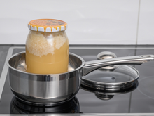 Não coloque o mel cristalizado em banho-maria: é melhor jogar no lixo!