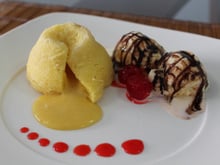 Petit Gateau de Chocolate branco