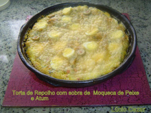 Torta de repolho com sobras de moqueca de peixe e atum