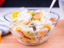 Salada de frutas com creme de limão