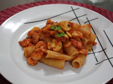 Rigatoni ao molho de camarão e champignon