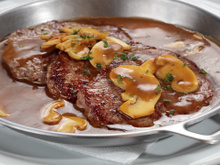 Mais clássico que isso, só dois disso: bife ao molho madeira para toda a família