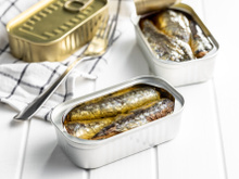 Nunca mais jogue o óleo da sardinha em lata fora! Descubra maneiras de reaproveitá-lo