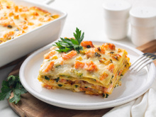 Nem bolonhesa, nem frango: essa lasanha de queijo com alho-poró é a receita perfeita para um almoço delicioso e você vai querer fazer todo dia