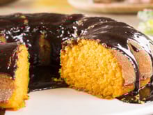 Testei uma versão de bolo de cenoura fit e me surpreendi: ficou fofinha, leve e muito gostosa