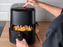 Comprei uma air fryer há 2 meses. Gostaria que alguém tivesse me dito para não colocar esse papel nela antes
