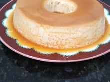 Pudim de leite condensado lisinho e com furinhos