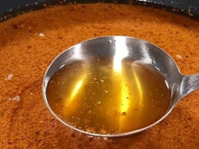 Pouca gente sabe, mas dá para fazer óleo de gergelim em casa muito mais barato