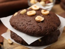 Amanteigado de chocolate com nozes sem glúten