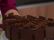 Descobri a receita desta torta sacher de doce de leite e agora faço toda semana: recheio aveludado deixa esse clássico ainda mais inesquecível!