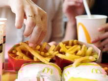 McDonald’s confirma o retorno de lanche icônico ficou 5 anos fora do cardápio: entenda o motivo por trás do cancelamento das vendas