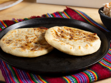 Você já ouviu falar do pão achatado à base de iogurte? Confira a receita que é muito fácil de fazer e fica pronta em menos de uma hora