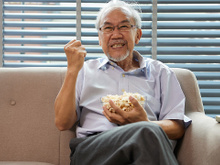 Dan Buettner, especialista em longevidade: "A pipoca é rica em fibras e contém mais polifenóis do que muitos vegetais"