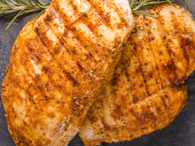 Pouca gente sabe, mas usar esse tempero no frango melhora a digestão e reduz inflamações